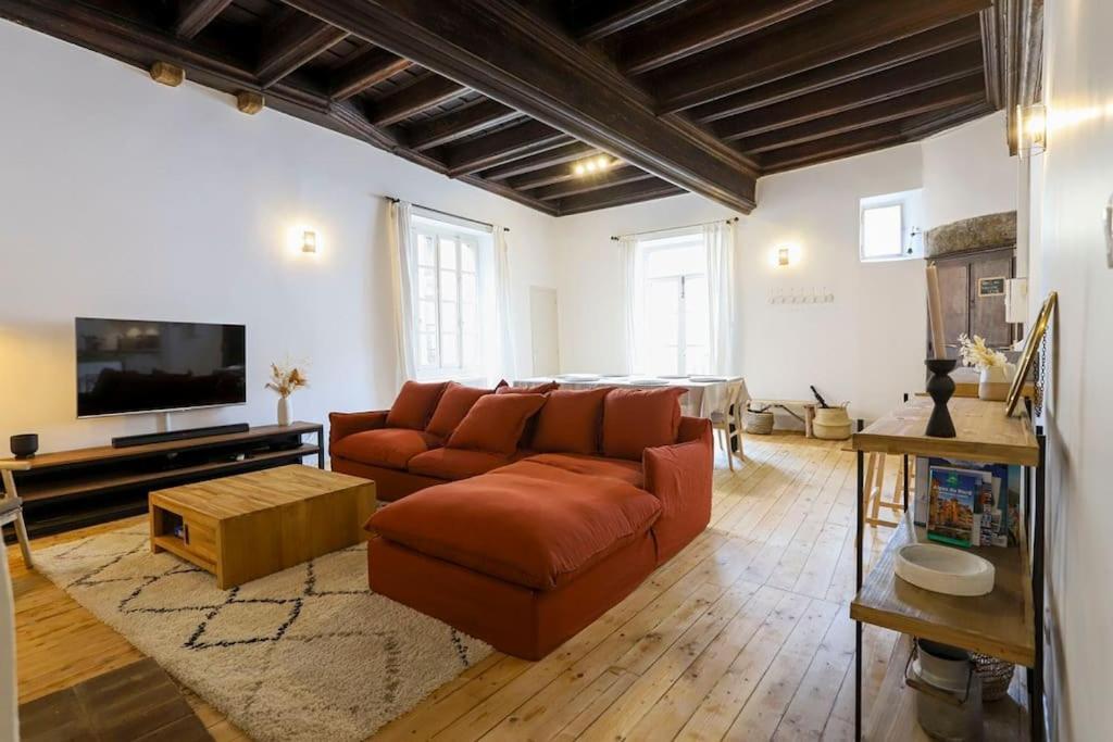 Apartment Le Thiou 3 Etoiles - & Authentique, Au Coeur De La Vieille Ville, Billard, 6 Personnes *